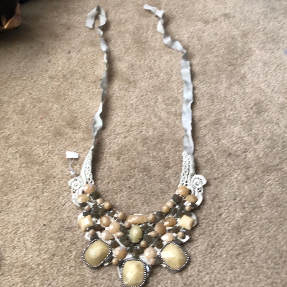 Multi tanish/beige collar necklace